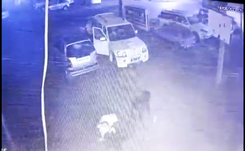 गेराज में खड़ी हुई स्कॉपियों गाड़ी चोरी,सीसीटीवी कैमरे में घटना हुई कैद,यूपी गंगोह थाना क्षेत्र में सड़क पर जली मिली गाड़ी,,,