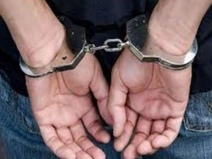 राजधानी के रिलायंस शोरूम डकैती कांड में शामिल एक कथित डीएसपी को दून पुलिस हरियाणा से किया गिरफ्तार ,,,