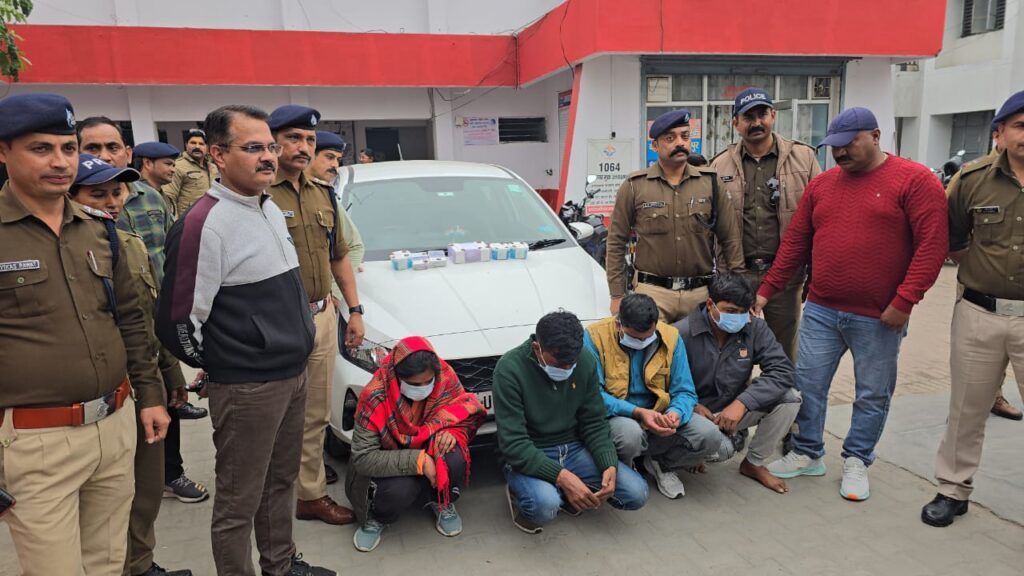 ज्वालापुर पुलिस ने एक पति पत्नी और सरगना समेत दो डीलरों को पुलिस ने 30 लाख रुपए की स्मैक के साथ धर दबोचा,,,