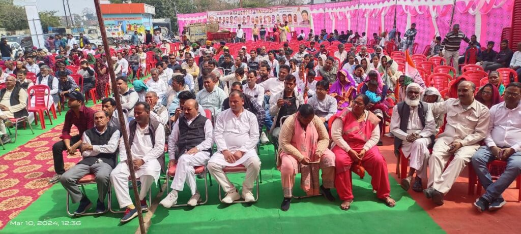 ज्वालापुर में हुए कांग्रेस कार्यकर्ता सम्मेलन में खाली कुर्सियों ने धड़ों में बंटी कांग्रेस के नेताओं की हिला दी जमीन,,,