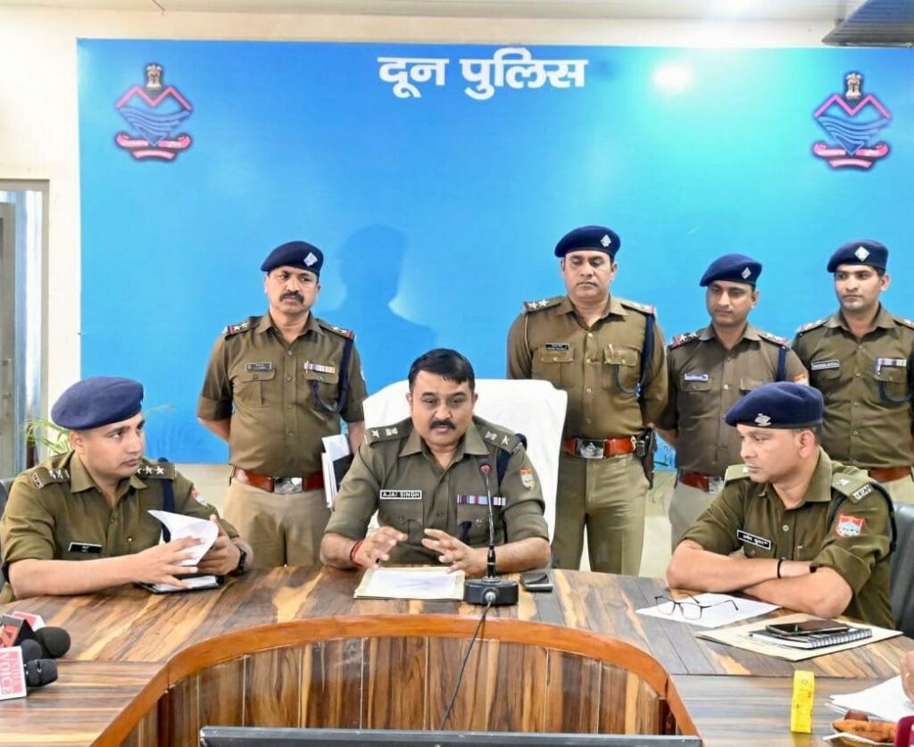 पुलिस कप्तान अजय सिंह के नेतृत्व में पुलिस ने पार्टियों में कोकीन सप्लाई का भंडाफोड़ करते हुए कोबरा गैंग की एक विदेशी ड्रग पैडलर को किया गिरफ्तार ,,,