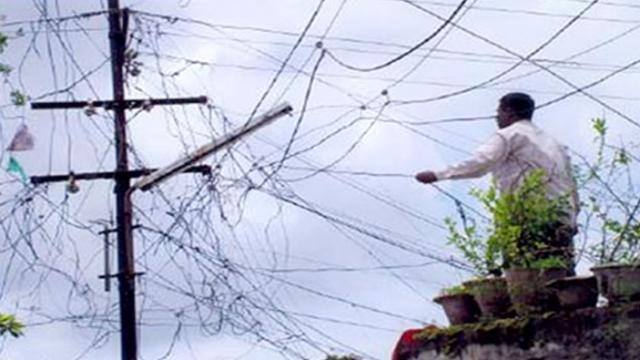 ज्वालापुर के सराय गांव में ऊर्जा निगम की एक टीम ने बिजली चोरों पर नकेल कसने के लिए की छापेमारी,,,