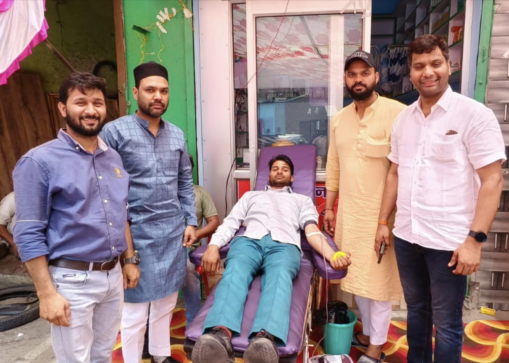ज्वालापुर मेन रोड़ स्थित इकबाल चाय वाले के पास डॉक्टर सलमान के क्लिनिक पर एक रक्तदान शिविर का आयोजन,,,