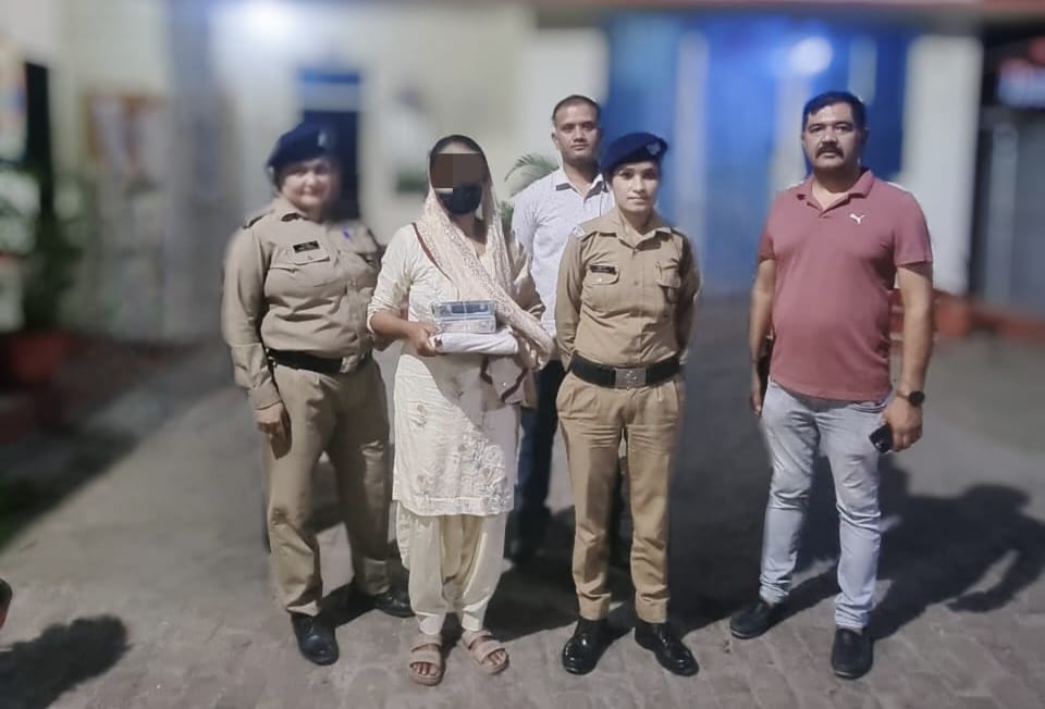 उत्तराखंड एसटीएफ व एएनटीएफ की संयुक्त टीम को एक बड़ी लगी हाथ सफलता, टीम ने एक आदतन नशा तस्करी करने वाली महिला को लाखों रुपये की स्मैक के साथ किया गिरफ्तार ,,,